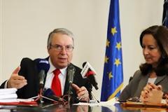 ΑΝΑΖΗΤΕΙΤΑΙ ΛΥΣΗ ΓΙΑ ΤΗΝ ΕΦΑΡΜΟΓΗ ΤΟΥ ΝΟΜΟΥ ΣΤΑ ΑΕΙ