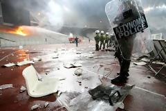Πανάκριβα πληρώνουν οι Έλληνες τους μπαχαλάκηδες των γηπέδων