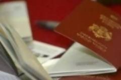 Τρεις Αλβανοί είχαν στήσει βιομηχανία κατασκευής πλαστών εγγραφών