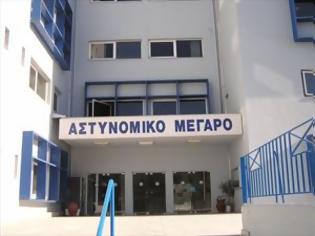 Φωτογραφία για Ανήλικος κλέφτης με δύο ενήλικους επιτέθηκαν κατά αστυνομικού. Απίστευτο περιστατικό στα Χανιά