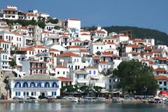 Σκόπελος: Χωρίς άδεια τραπεζοκαθισμάτων όσοι έχουν οφειλές στον δήμο