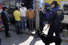 Τους 420 φτάνουν οι συλληφθέντες από τις 2000 προσαγωγές στις επιχειρήσεις – σκούπα στο κέντρο της Αθήνας