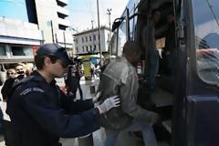 Νομοθετική ρύθμιση για τα κέντρα κράτησης μεταναστών φέρνει η κυβέρνηση