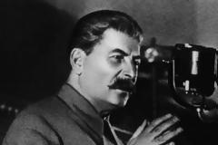 Aντιδράσεις για τα τετράδια που εικονίζουν τον Στάλιν