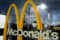 Ιερόδουλη μήνυσε τα McDonalds