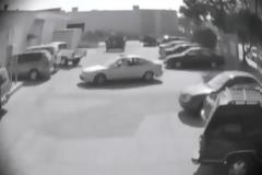 Απίστευτη αντίδραση οδηγού που του έπιασαν τη θέση parking! [VID]
