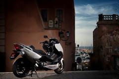 H Bridgestone παρουσιάζει το ελαστικό BATTLAX SC για τα μεγάλα Scooter