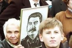 ΡΩΣΙΑ: Αντιδράσεις για τα σχολικά τετράδια που εικονίζουν τον Στάλιν