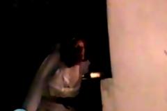 VIDEO: ΑΠΙΣΤΕΥΤΗ ΦΑΡΣΑ: Μια ηλικιωμένη νύφη βράδυ στο νεκροταφείο!