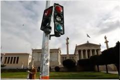 Ερώτηση αναγνώστη σχετικά με τα καμμένα φανάρια στην Αθήνα