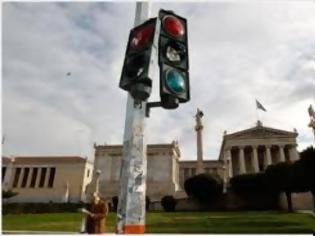 Φωτογραφία για Ερώτηση αναγνώστη σχετικά με τα καμμένα φανάρια στην Αθήνα