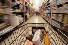 Πράξη ανθρωπιάς στη Θεσσαλονίκη έξω από supermarket [video ντοκουμέντο]