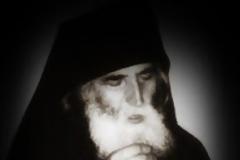 2345 - Γέροντας Παΐσιος, «Οἱ Χριστιανοί ζητᾶνε μόνον δύο πράγματα ἀπό τόν κληρικό. Νά μήν τρώη πολύ καί νά μήν εἶναι φιλάργυρος»