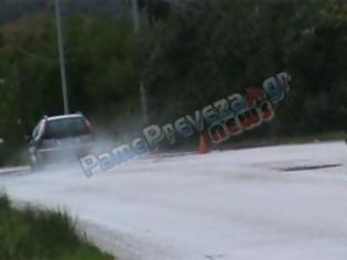 Φωτογραφία για Πρέβεζα: «Σπάνε» τα αυτοκίνητα στην εθνική οδό - Κίνδυνος για τους οδηγούς - VIDEO