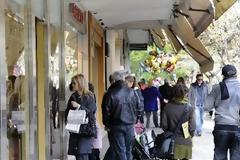 Ανοιχτά 45 Κυριακές τον χρόνο τα μικρά εμπορικά καταστήματα