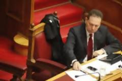 Η υπόγεια κόντρα Στουρνάρα-Μαυραγάνη και οι γαλάζιοι καλοθελητές