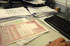 Υψηλές οι μηνιαίες κρατήσεις φόρου εισοδήματος λόγω κατάργησης του αφορολογήτου των τέκνων