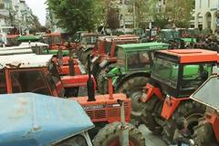 Βγήκαν τα τρακτέρ στους δρόμους της Καρδίτσας