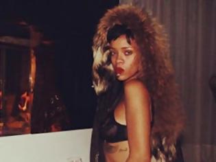 Φωτογραφία για ΔΕΙΤΕ: Η Rihanna να ποζάρει γυμνή χωρίς εσώρουχo