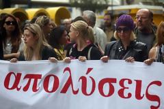 Έξι στις δέκα επιχειρήσεις προχωρούν σε απολύσεις