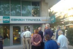 Νεότερα για τη ληστεία στα Καμμένα Βούρλα: Ο ληστής μπήκε σαν πελάτης και περίμενε στην ουρά