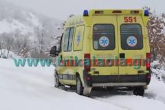 ΤΡΙΚΑΛΑ: Περιπέτεια στα χιόνια για μεταφορά τραυματία από ξυλοδαρμό