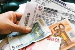 Παραμένει στους λογαριασμούς της ΔΕΗ το τέλος