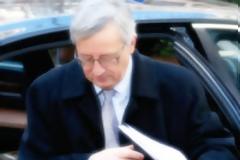 Ο Γιούγκερ κλείνει το θέμα της δόσης στην Ελλάδα