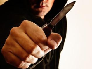 Φωτογραφία για Πάτρα: Νεαροί μαχαίρωσαν 42χρονο επειδή χρωστούσε χρήματα σε 50χρονη
