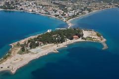 Στο σφυρί το «Νησί των Ονείρων» - «Σφάζονται» Άραβες, Ρώσοι και Ελληνες