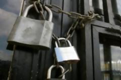 Λουκέτο συμπαράστασης της Περιφέρειας στους υπό διαθεσιμότητα υπαλλήλους