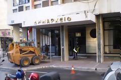 Άνοιξε το δημαρχείο Λάρισας μετά από 35 ημέρες κατάληψης