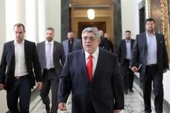 Η Χρυσή Αυγή κατέθεσε σήμερα τη μήνυση κατά του Γ.Στουρνάρα..για το θέμα με το χαράτσι της ΔΕΗ.