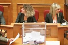 Υπάλληλοι Βουλής: Ο Σταϊκούρας πάει στον Παπούλια για να μας κόψει τους μισθούς