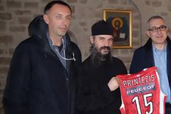 Η ΜΠΛΟΥΖΑ, Ο ΙΕΡΕΑΣ ΚΑΙ Ο ΟΛΥΜΠΙΑΚΟΣ *ΒΙΝΤΕΟ*