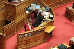 Υποχώρησε η κυβέρνηση για τους υπαλλήλους της Βουλής