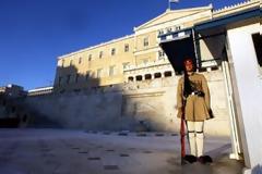 Βάλτε τέλος επιτηδεύματος στους υπαλλήλους της Βουλής!