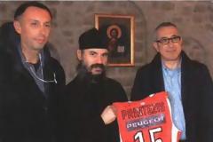 2368 - Ο π. Βασίλειος 18 χρόνια στο Άγιο Όρος δεν ξέχασε τον Ολυμπιακό (video)