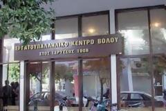 Πορεία των 5μηνιτών στον Βόλο έφτασε για διαμαρτυρία στον Δήμο και στην ΠΕ Μαγνησίας