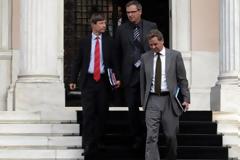 Η τρόικα μπορεί να κατασχέσει ό,τι θέλει!