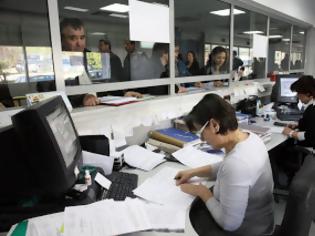 Φωτογραφία για Μισθοί 2012 vs 2009: Κατά 6.230 ευρώ χαμηλότεροι