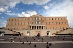 Τρέχουν να προλάβουν τα 