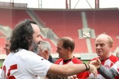 ΜΙΑ ΜΕΓΑΛΗ ΕΡΥΘΡΟΛΕΥΚΗ ΓΙΟΡΤΙΝΗ ΑΓΚΑΛΙΑ!