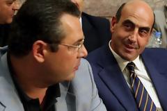 Η μυστική συνάντηση Βουλγαράκη-Καμμένου σε καφέ της Βουλιαγμένης