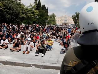 Φωτογραφία για Οι Γερμανοί βλέπουν... εμφύλιο στην Ελλάδα