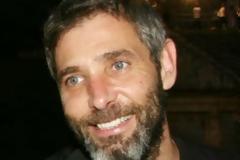 Τι ζητά ο Αθερίδης μέσω twitter να  γράψουν στον τάφο του!