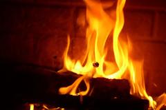 Καταχνιά και μυρωδιά ξύλου «σκέπασαν» την Αθήνα - Κίνδυνος για την ατμόσφαιρα