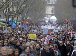 Φωτογραφία για Ογκώδης διαδήλωση στο Παρίσι υπέρ των γάμων ομόφυλων ζευγαριών
