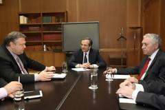 Θέμα ΕΟΠΥΥ στη σύσκεψη των τριών αρχηγών την Τρίτη - Συνεδριάζουν οι φαρμακοποιοί την Τετάρτη