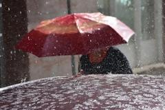 Επιδεινώνεται ο καιρός με βροχές και πτώση της θερμοκρασίας